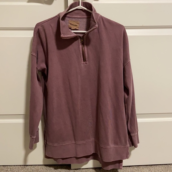 One oversized purple Whistler Canada hoodie. One purple oversized quarter zip - Picture 4 of 5